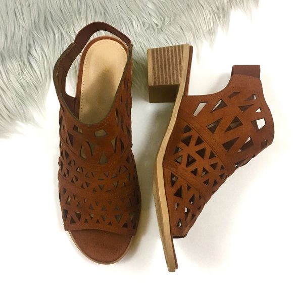 closed toe sandals payless